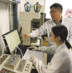 “碳”究者杨全红：给锂电池来场大瘦身